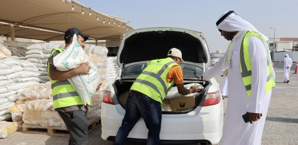 الامارات الان | «الشارقة الخيرية» تبدأ توزيع السلال الرمضانية | عيون الجزيرة الامارات