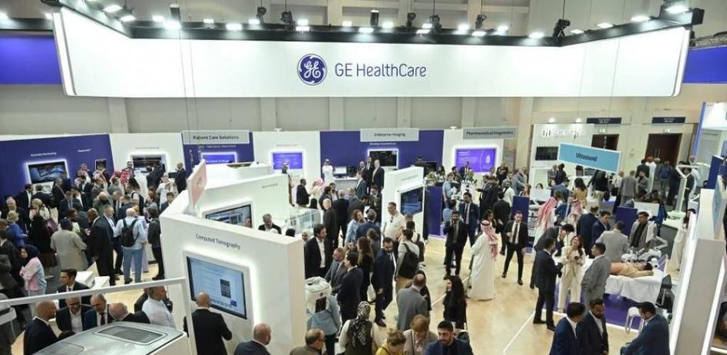 الامارات الان | 235 ألف زائر لدورة تاريخية من معرض الصحة العالمي | عيون الجزيرة الامارات