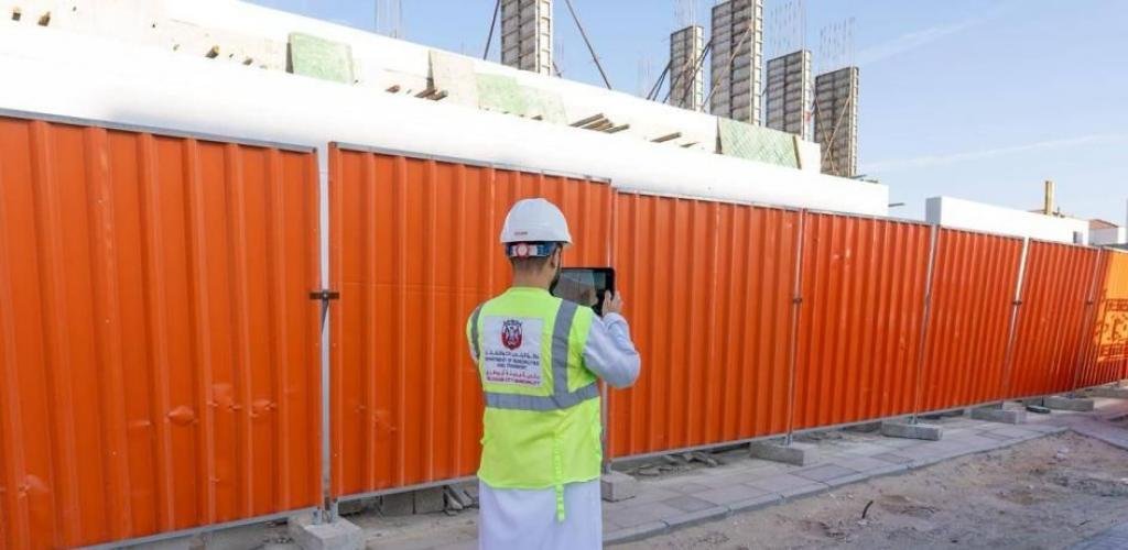 الامارات الان | بلدية أبوظبي تدعو للالتزام بالمواصفات الهندسية والجمالية للأسوار المؤقتة | عيون الجزيرة الامارات