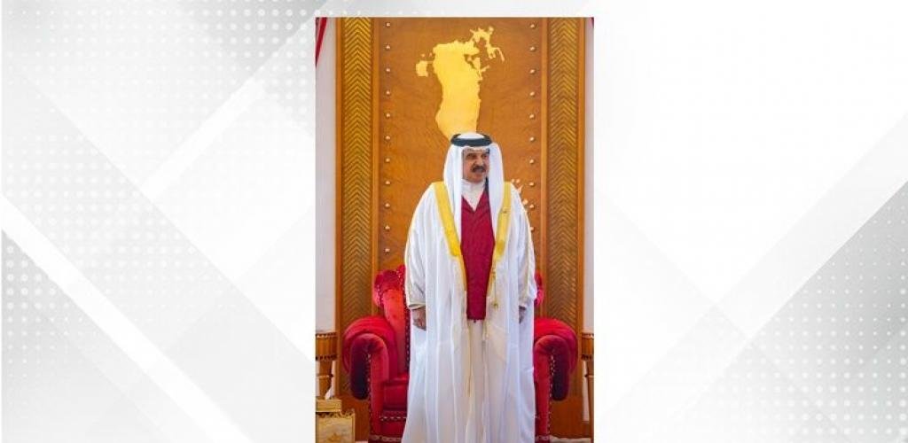 أخبار البحرين | جلالة الملك المعظم يتسلم كتاب "عيسى الكبير.. باني الدولة الحديثة" | عيون الجزيرة