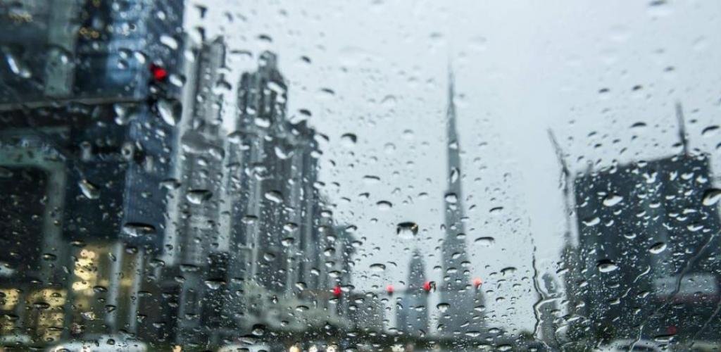 الامارات الان | أمطار على الجزر والمناطق الساحلية والشمالية اليوم | عيون الجزيرة الامارات