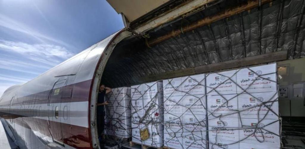 الامارات الان | الإمارات تغيث غزة بـ 100 طن مساعدات عاجلة (فيديو) | عيون الجزيرة الامارات