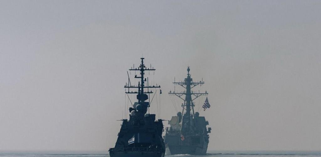 أخبار قطر | القيادة المركزية الأمريكية تكشف حقيقة عبور مدمرتان "مضيق هرمز" | عيون الجزيرة قطر