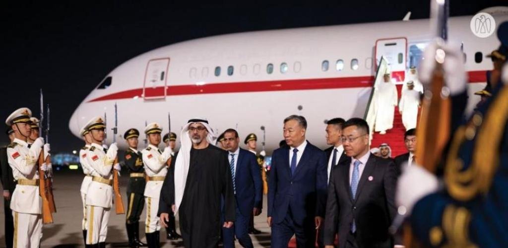 الامارات الان | خالد بن محمد بن زايد يصل إلى الصين في زيارة رسمية | عيون الجزيرة الامارات