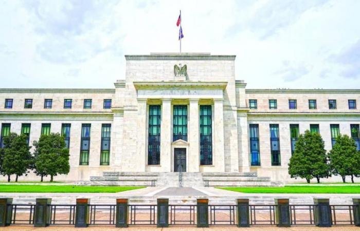 «الاحتياطي الفيدرالي» يثبّت الفائدة في أول اجتماعات 2026
