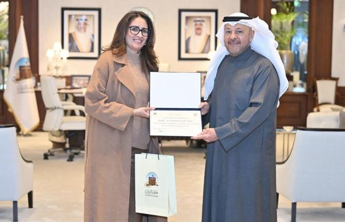 أخبار الكويت | الناصر يكرم أنوار الجزاف | عيون الجزيرة الكويت