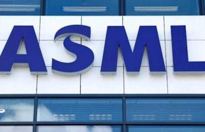 ASML تعلن مبيعات تفوق التوقعات في الربع الرابع