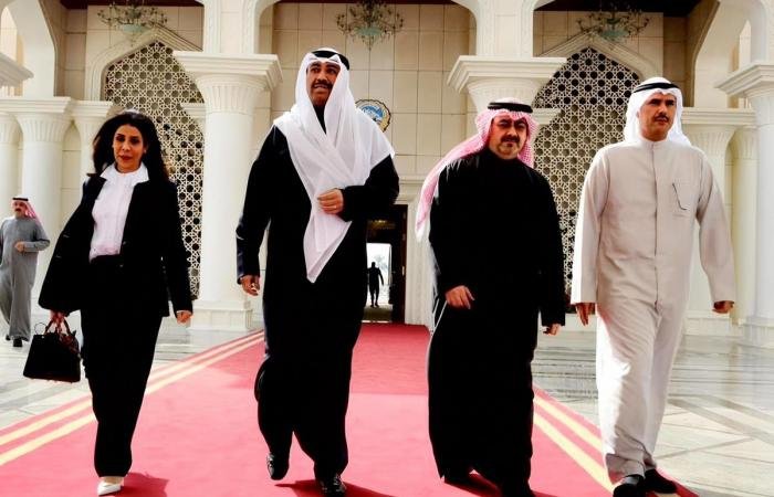 أخبار الكويت | وفد رسمي كويتي برئاسة وزير الدفاع يتوجه إلى الإمارات | عيون الجزيرة الكويت