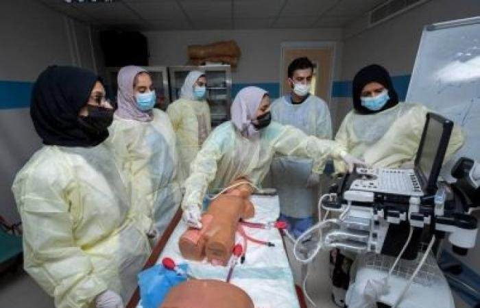 أخبار سلطنة عمان | 145 طبيبا وطبيبة يتخرجون من "الاختصاصات الطبية".. الثلاثاء المقبل | عيون الجزيرة الاخبارية عمان