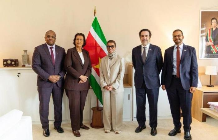 الامارات الان | نورة الكعبي تبحث مع رئيسة سورينام تعزيز آفاق التعاون | عيون الجزيرة الامارات