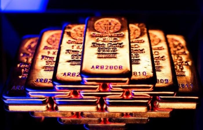 الذهب يواصل الصعود الصاروخي ويقترب سريعاً من 5600 دولار