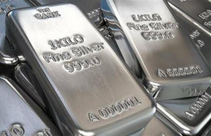 الفضة تسجل مستوى قياسيا جديدا عند 120 دولارا للأوقية