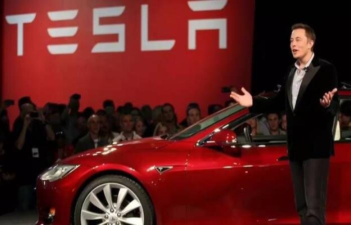 رغم تجاوز التوقعات.. إيرادات "تسلا" تسجل أول انخفاض سنوي