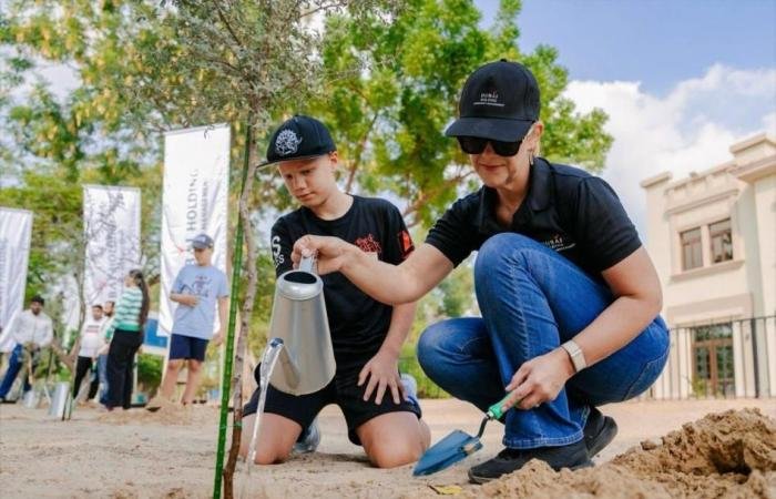 الامارات الان | دبي تختتم مبادرة «زراعة 20 ألف شجرة» احتفالاً بمرور 20 عاماً على حكم محمد بن راشد | عيون الجزيرة الامارات