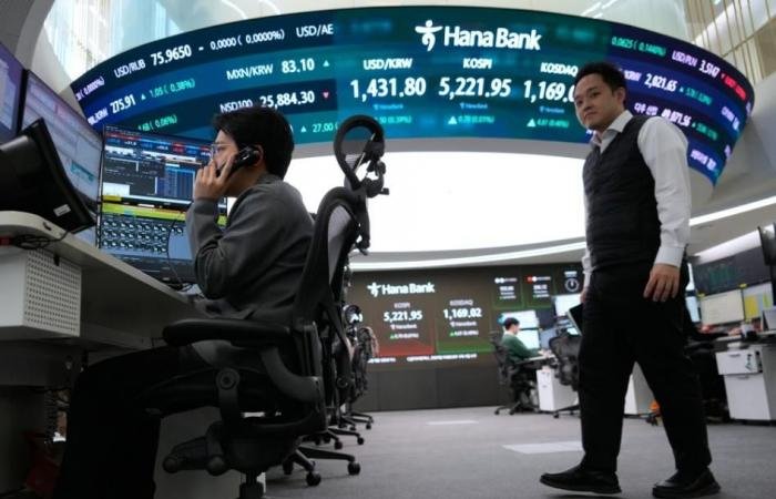 مؤشر الدولار يرتفع قليلاً إلى 96.35 نقطة