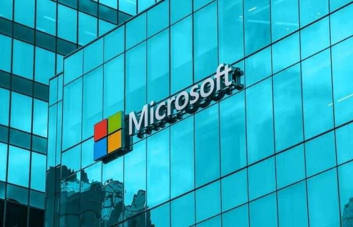 أسهم "مايكروسوفت" تهبط 12% وتقود تراجع "وول ستريت"