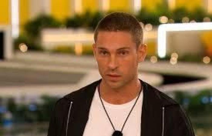 النجم البريطاني جوي إسيكس يعرض قصره للبيع استعداداً لانتقاله إلى دبي