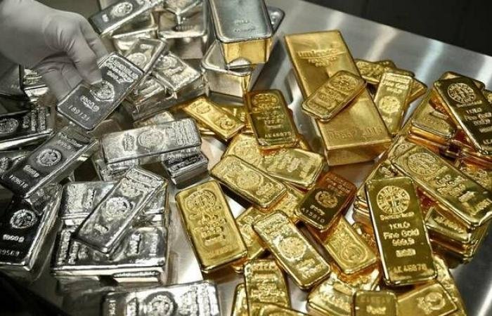 الذهب والفضة تنهاران بعد مكاسب قياسية.. كيف أثرت السيولة والمضاربون؟