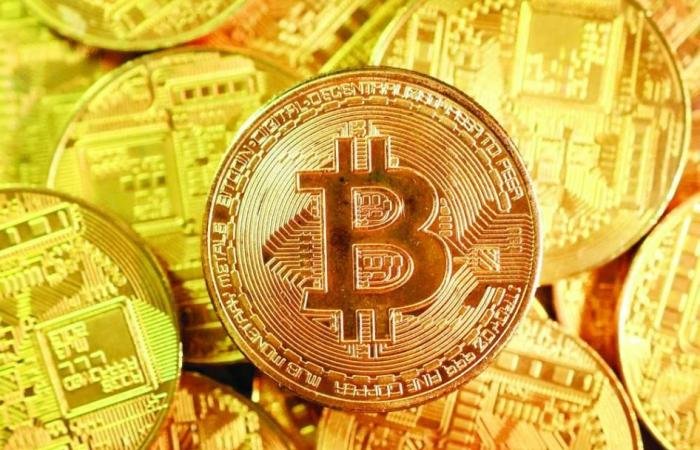 البيتكوين تتأرجح فوق 83 ألف دولار