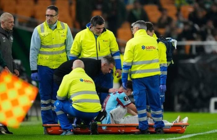 الرياضة الان | فان بيرسي يواسي ابنه شاكيل بعد الإصابة الخطرة | عيون الجزيرة الرياضي