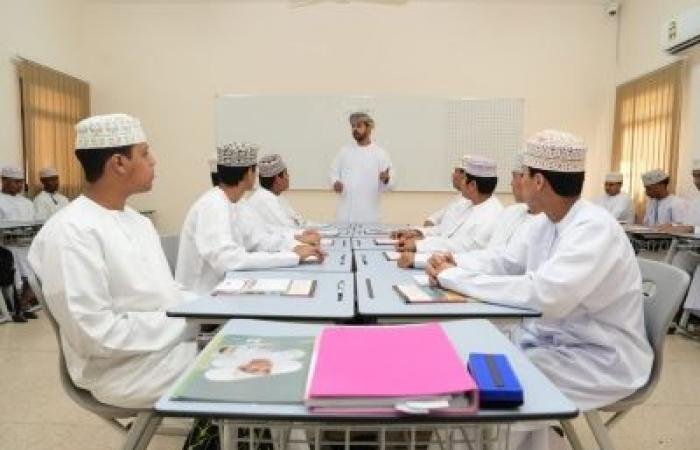 أخبار سلطنة عمان | 127 ألف من طلبة الصفين العاشر والحادي عشر يختارون موادهم الدراسية | عيون الجزيرة الاخبارية عمان