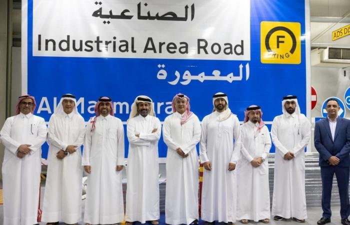 أخبار قطر | وزير التجارة والصناعة يزور عددا من المصانع في منطقة الصناعات الصغيرة والمتوسطة | عيون الجزيرة قطر