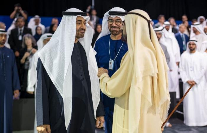 الامارات الان | محمد القرقاوي.. رجل دولة ورؤية مستقبلية | عيون الجزيرة الامارات