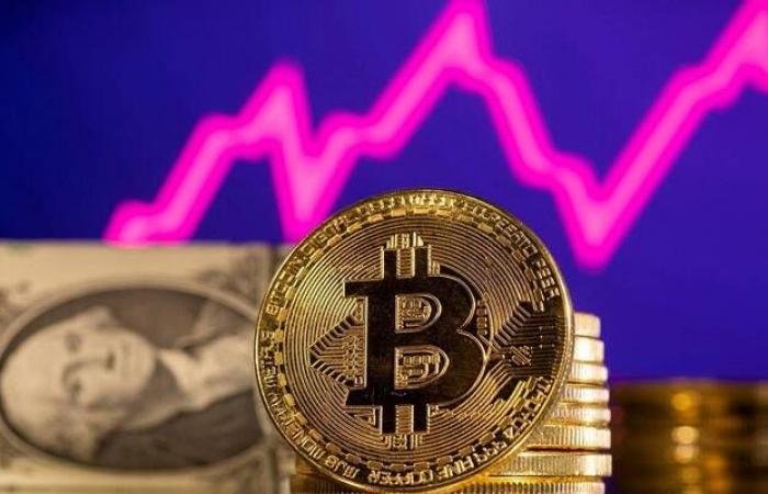 البيتكوين يهبط دون 80 ألف دولار لأول مرة منذ أبريل 2025