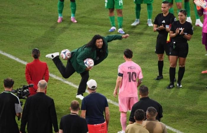 الرياضة الان | هيغيتا يعيد ذكرى حركة «العقرب» بحضور ميسي | عيون الجزيرة الرياضي