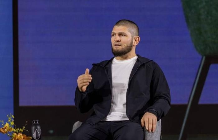 حبيب نورمحمدوف يقدّم دروساً في الانضباط