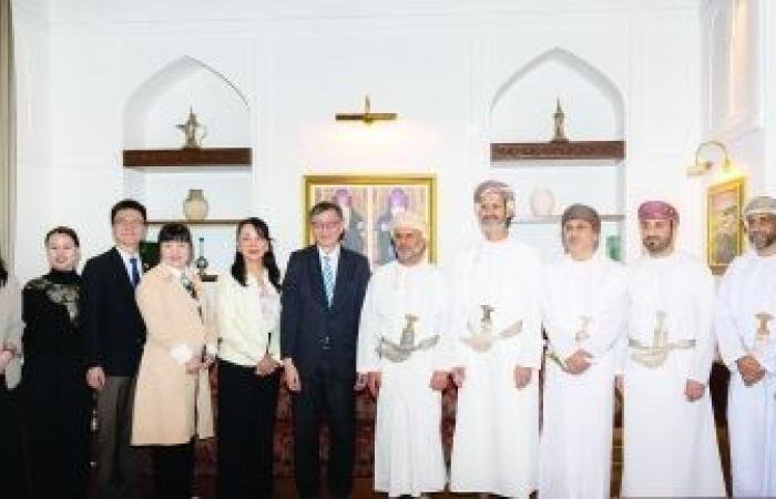 أخبار سلطنة عمان | وفد تربوي من هونغ كونغ يزور جامعة السلطان قابوس | عيون الجزيرة الاخبارية عمان