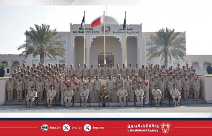 أخبار البحرين | مساعد رئيس هيئة الأركان للقوى البشرية يحضر افتتاح دورة مرشحي الضباط الجامعيين رقم 24 | عيون الجزيرة
