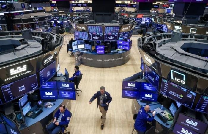 أسهم الرقائق تنعش «وول ستريت».. ومستوى قياسي لستوكس الأوروبي