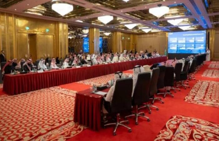 السعودية وقطر توقعان مذكرات تفاهم لتعزيز التعاون الاستثماري