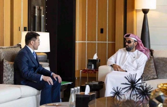 الامارات الان | طحنون بن زايد يبحث العلاقات مع وزير الذكاء الاصطناعي الكازاخستاني | عيون الجزيرة الامارات