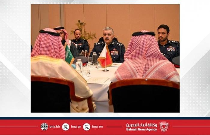 أخبار البحرين | نائب رئيس الشرطة يترأس الجانب البحريني في اجتماع فرق عمل اللجنة الأمنية التابعـة للجنة التنسيق الأمني المنبثقة من مجلس التنسيق البحريني السعودي | عيون الجزيرة