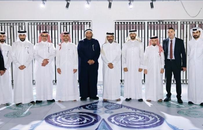 تداول واقتصاد | وزير التجارة والصناعة يتفقد مصنع سيراميك قطر | عيون الجزيرة مال واقتصاد