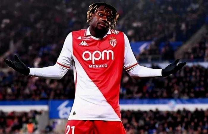 مهاجم شاب يخلف بنزيما