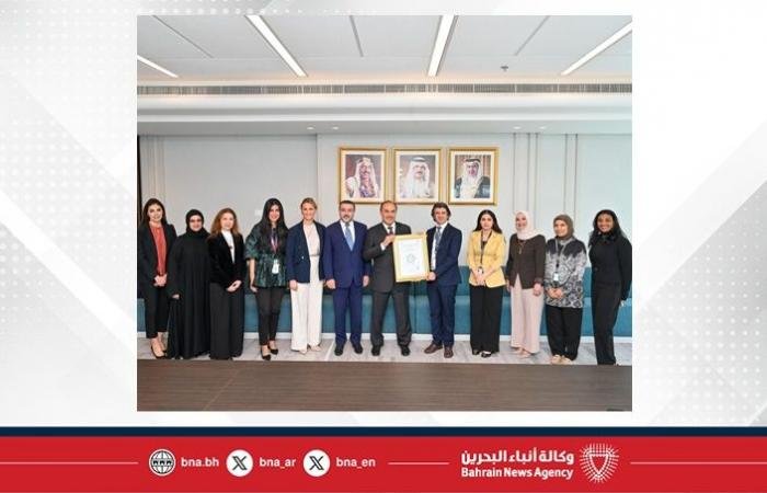أخبار البحرين | الهيئة الوطنية لتنظيم المهن والخدمات الصحية تسلّم شهادة الاعتماد الوطني الألماسي لمستشفى عوالي | عيون الجزيرة