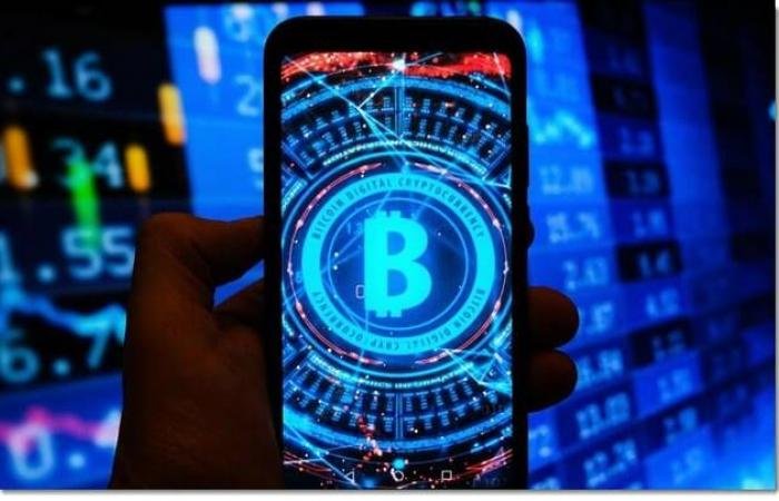 بيتكوين تتراجع دون 67000 دولار مع استمرار تراجع ثقة المستثمرين