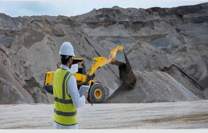 "الصناعة" تؤكد التزام المواقع التعدينية بنظام الاستثمار التعديني
