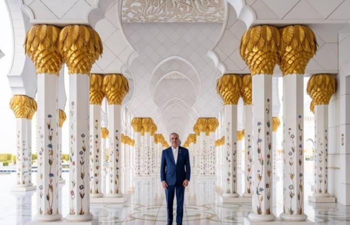 الامارات الان | رئيس الدومينيكان يزور جامع الشيخ زايد الكبير في أبوظبي | عيون الجزيرة الامارات