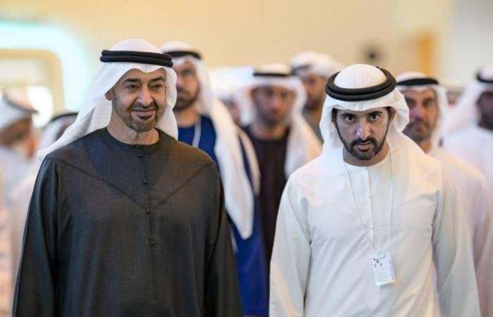 الامارات الان | محمد بن زايد يطلع على حلول مبتكرة مطروحة في منصات حكومية | عيون الجزيرة الامارات