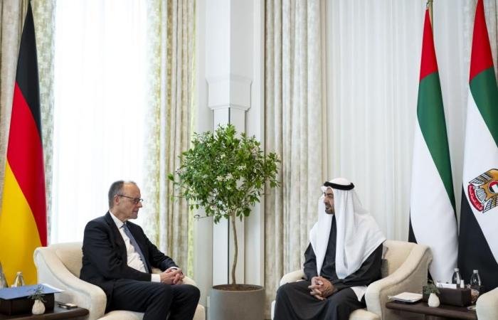 الامارات الان | محمد بن زايد والمستشار الألماني يشهدان إعلان مذكرات تفاهم في الطاقة والتكنولوجيا والرياضة (فيديو) | عيون الجزيرة الامارات