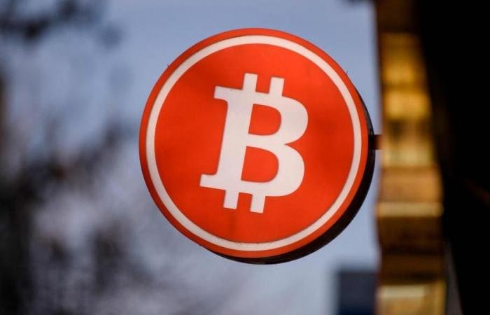 انهيار في سوق العملات المشفرة.. والبيتكوين إلى 60 ألف دولار