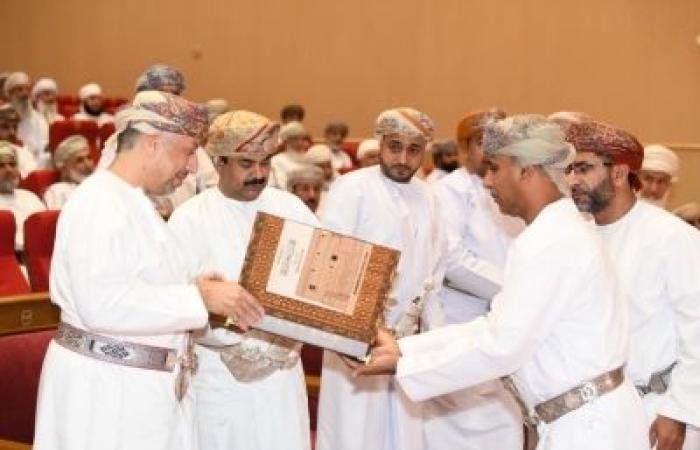 أخبار سلطنة عمان | تدشين كتاب القائد الكمّي من سيرة الشيخ العلامة محمد بن مسعود الصارمي | عيون الجزيرة الاخبارية عمان
