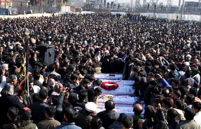 باكستان تشيع ضحايا الهجوم على حسينية خديجة الكبرى | عيون الجزيرة