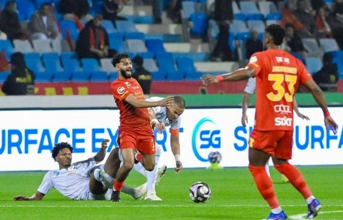 الفتح يعطل القادسية