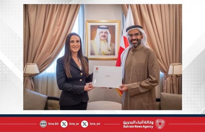أخبار البحرين | وزارة الخارجية تسلم القنصل الفخري لجمهورية اليونان الإجازة القنصلية لمباشرة مهامه في المملكة | عيون الجزيرة
