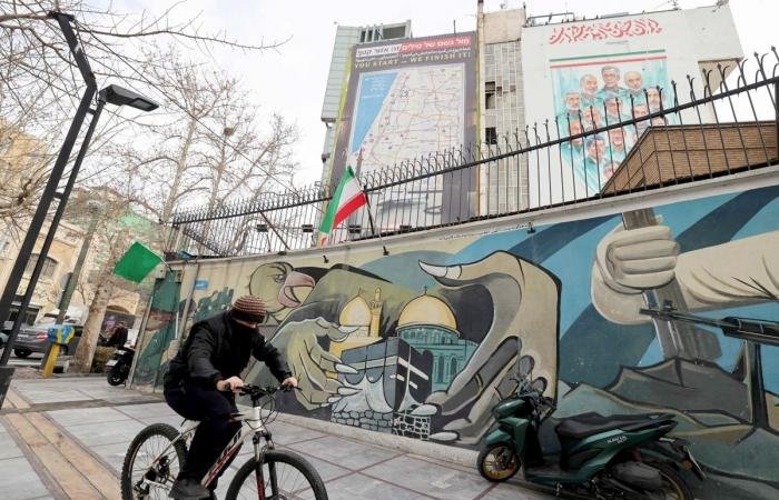 تحضيرات للقاء بين لاريجاني ومسؤول أميركي رفيع في مسقط | عيون الجزيرة